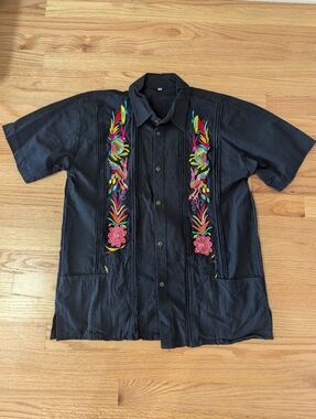 Men's Dark Blue Embroidered Short Sleeve Button-Up Shirt Size Medium